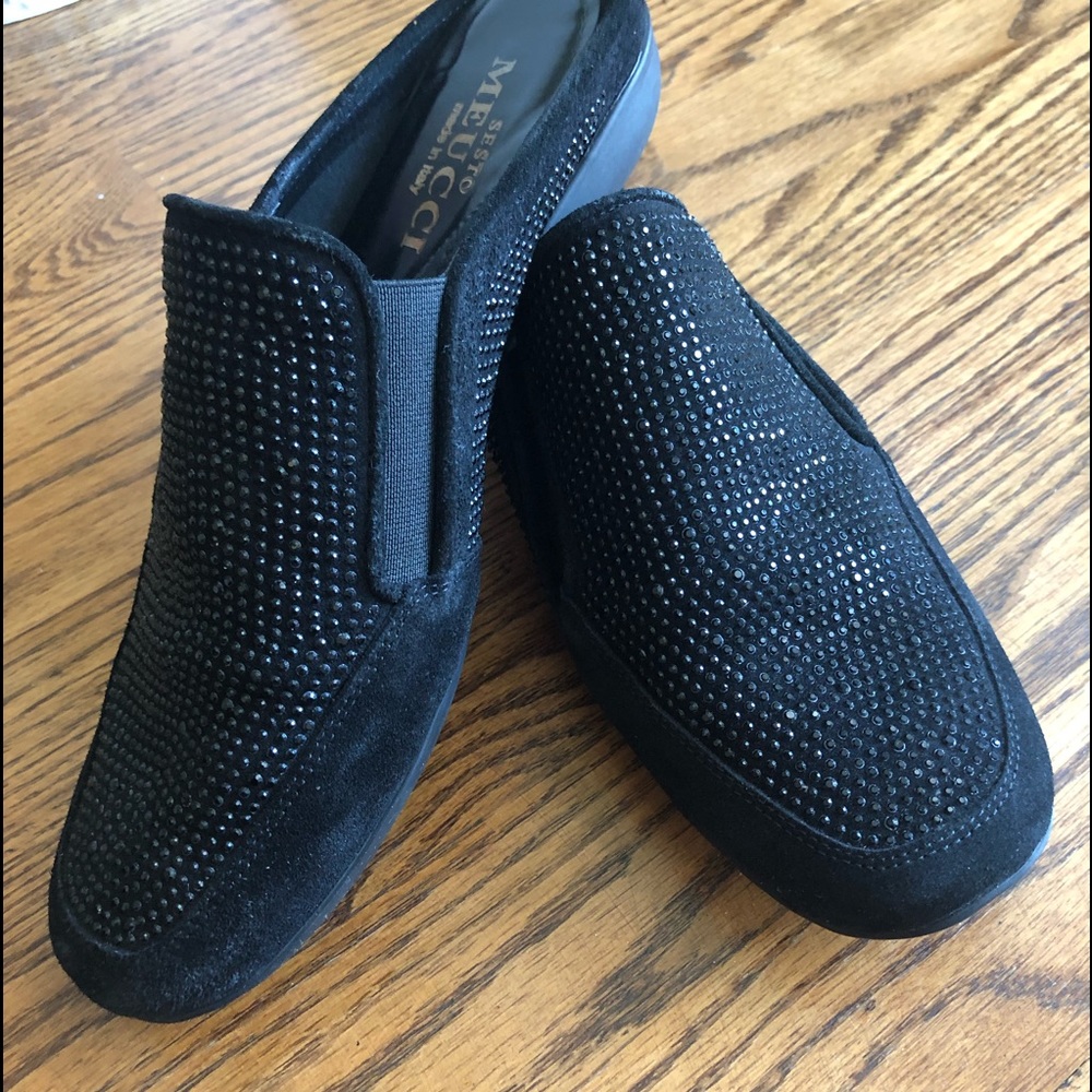 Meucci mules size 7